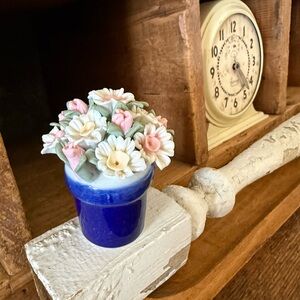 Small Vintage Porcelain/Ceramic Flower Bouquet in Flower Pot Figurine